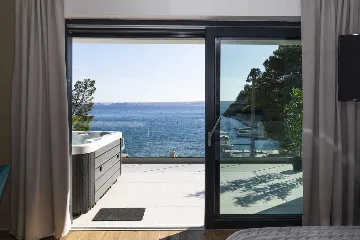 6-Bedroom Villa in Karlobag for up to 12