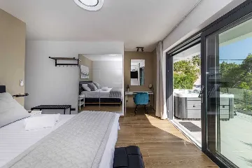 6-Bedroom Villa in Karlobag for up to 12