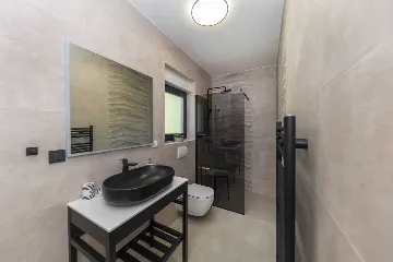 6-Bedroom Villa in Karlobag for up to 12