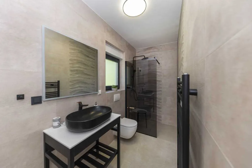6-Bedroom Villa in Karlobag for up to 12