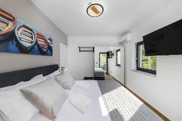 6-Bedroom Villa in Karlobag for up to 12