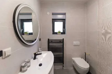 6-Bedroom Villa in Karlobag for up to 12