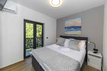 6-Bedroom Villa in Karlobag for up to 12