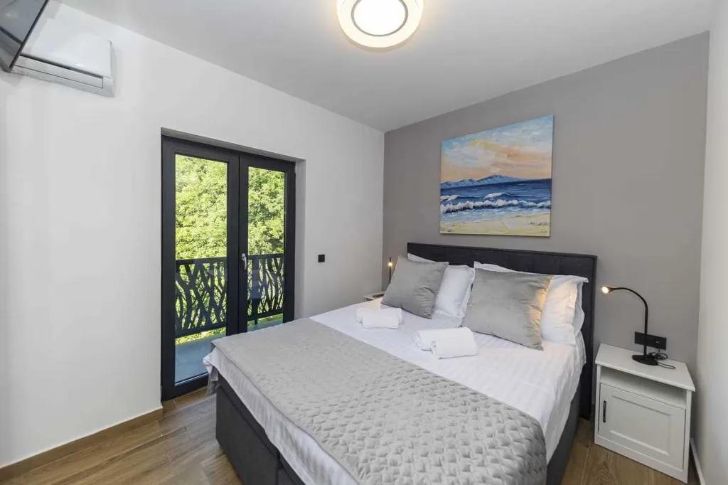 6-Bedroom Villa in Karlobag for up to 12