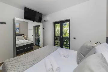 6-Bedroom Villa in Karlobag for up to 12