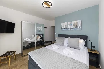 6-Bedroom Villa in Karlobag for up to 12