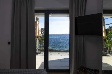 6-Bedroom Villa in Karlobag for up to 12