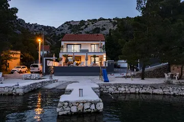 6-Bedroom Villa in Karlobag for up to 12