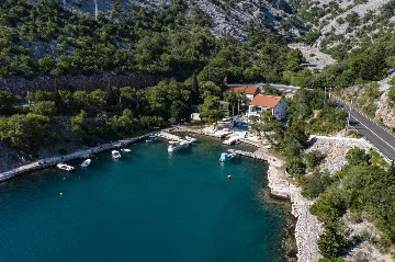 6-Bedroom Villa in Karlobag for up to 12