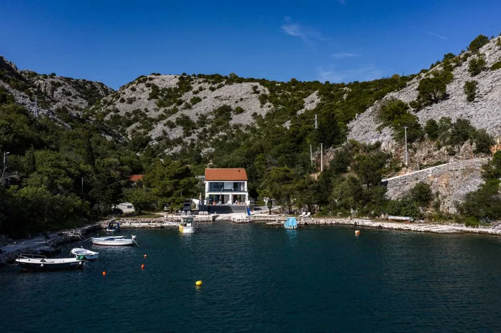 6-Bedroom Villa in Karlobag for up to 12