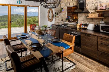 Holiday House in Gdinj for Up to 7 Guests