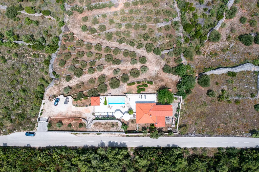 Holiday House in Gdinj for Up to 7 Guests