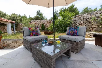 Holiday House in Gdinj for Up to 7 Guests