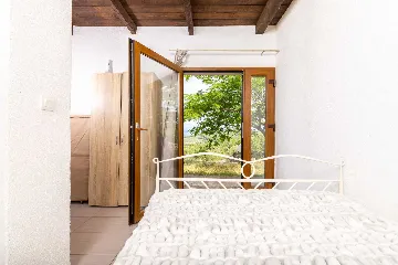 Holiday House in Gdinj for Up to 7 Guests