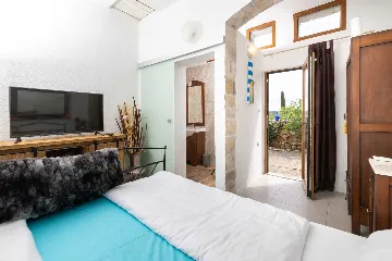 Holiday House in Gdinj for Up to 7 Guests