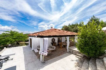 Holiday House in Gdinj for Up to 7 Guests