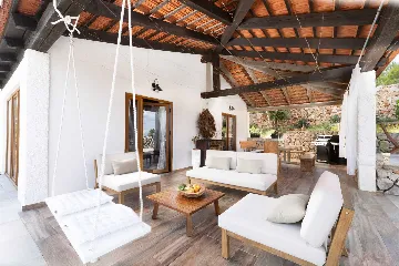 Holiday House in Gdinj for Up to 7 Guests