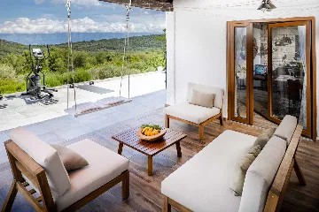 Holiday House in Gdinj for Up to 7 Guests