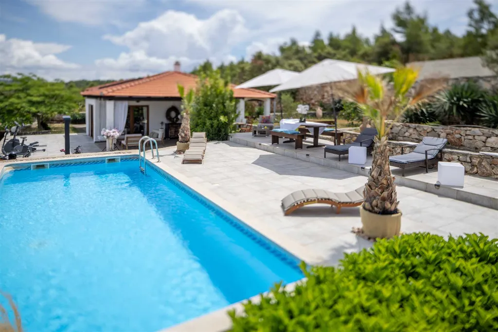 Holiday House in Gdinj for Up to 7 Guests