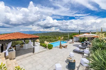 Holiday House in Gdinj for Up to 7 Guests