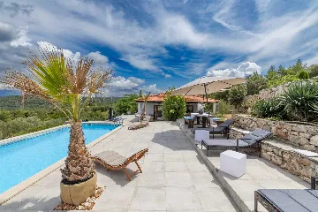 Holiday House in Gdinj for Up to 7 Guests