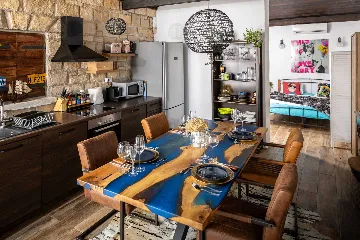 Holiday House in Gdinj for Up to 7 Guests