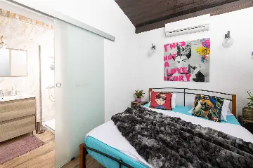 Holiday House in Gdinj for Up to 7 Guests