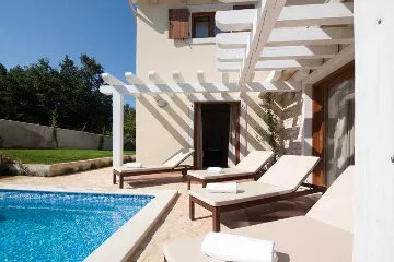 Villa in Rojnići with Private Pool for 10 Guests
