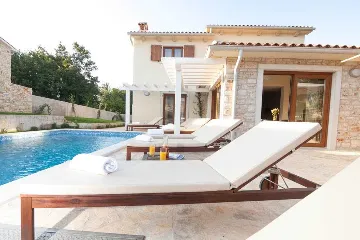 Villa in Rojnići with Private Pool for 10 Guests