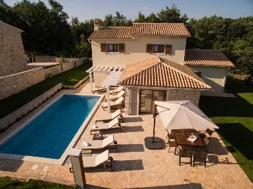 Villa in Rojnići with Private Pool for 10 Guests