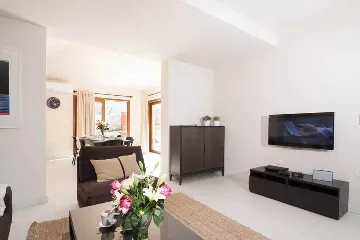 Villa in Rojnići with Private Pool for 10 Guests