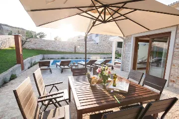 Villa in Rojnići with Private Pool for 10 Guests
