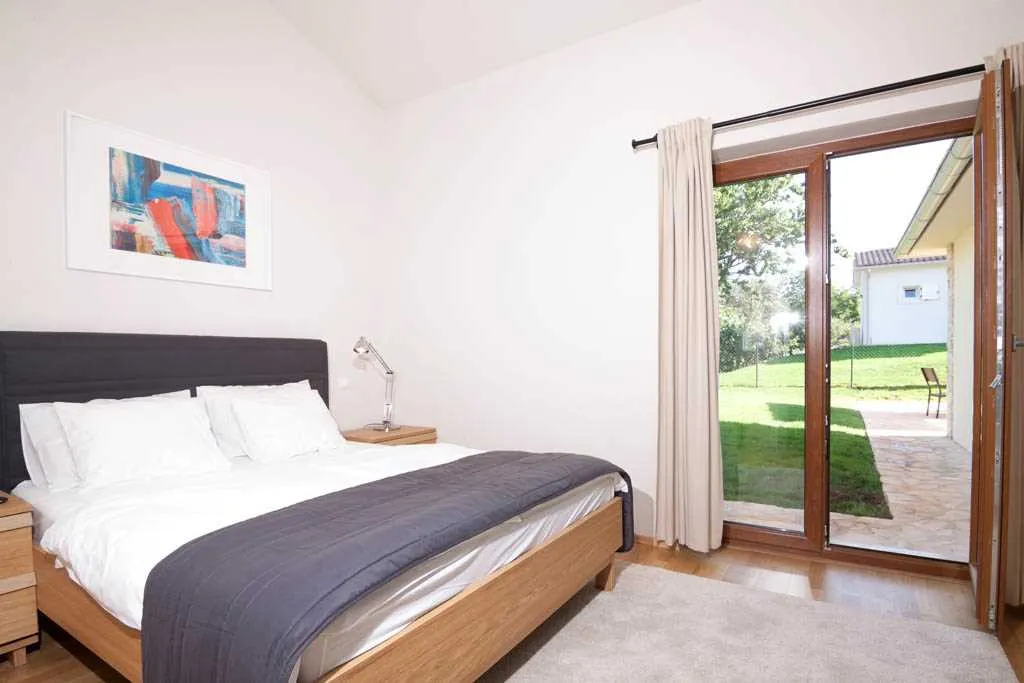 Villa in Rojnići with Private Pool for 10 Guests