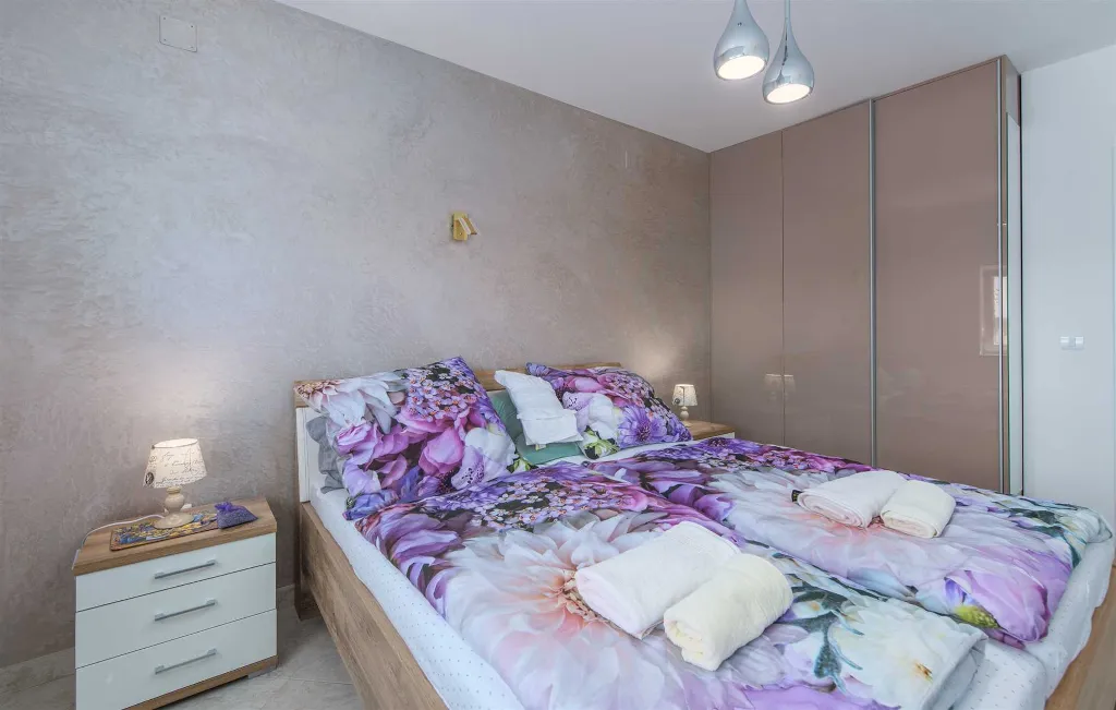 6-Bedroom Villa with Private Pool in Pula