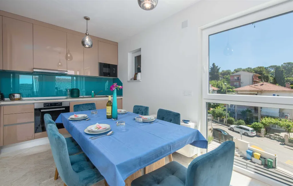 6-Bedroom Villa with Private Pool in Pula