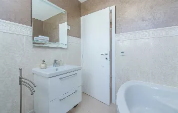 6-Bedroom Villa with Private Pool in Pula