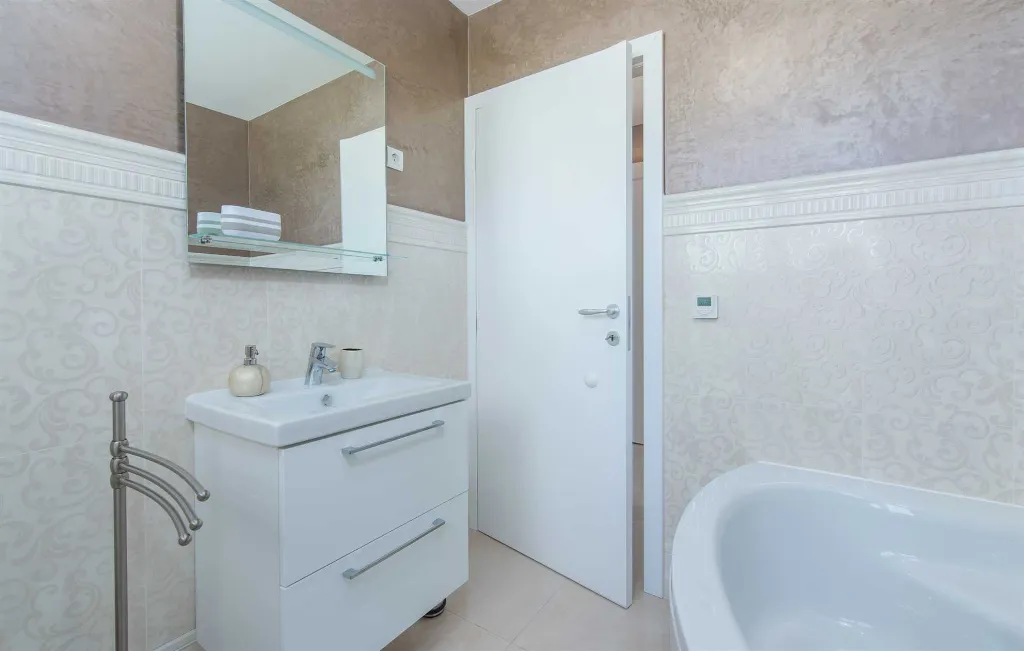 6-Bedroom Villa with Private Pool in Pula