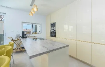 6-Bedroom Villa with Private Pool in Pula