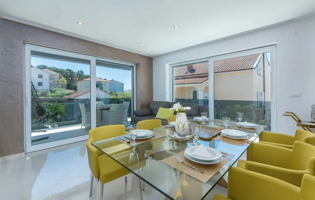 6-Bedroom Villa with Private Pool in Pula
