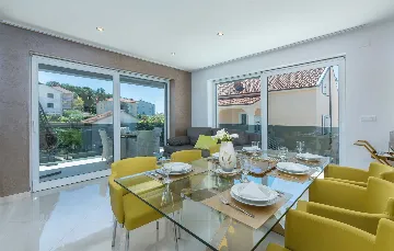 6-Bedroom Villa with Private Pool in Pula