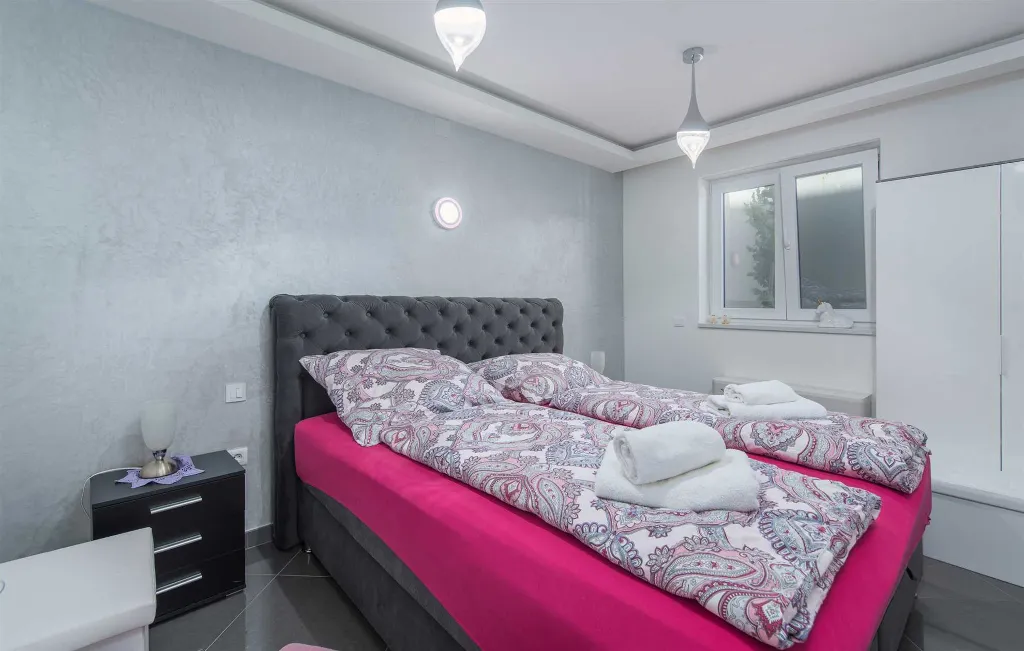 6-Bedroom Villa with Private Pool in Pula