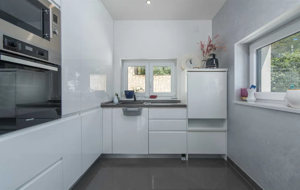 6-Bedroom Villa with Private Pool in Pula