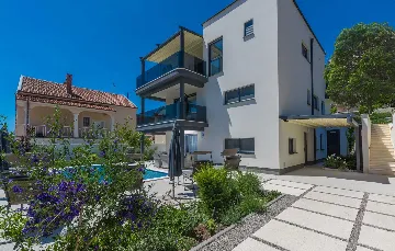 6-Bedroom Villa with Private Pool in Pula