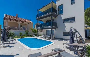 6-Bedroom Villa with Private Pool in Pula