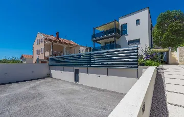 6-Bedroom Villa with Private Pool in Pula