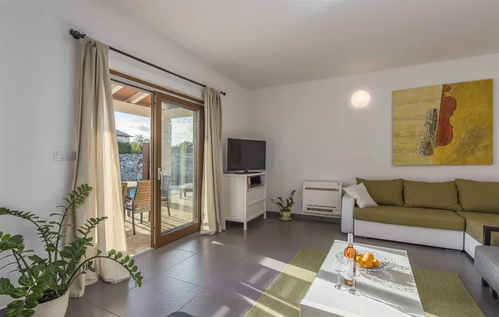 4-Bedroom Villa with Private Pool in Rojnići