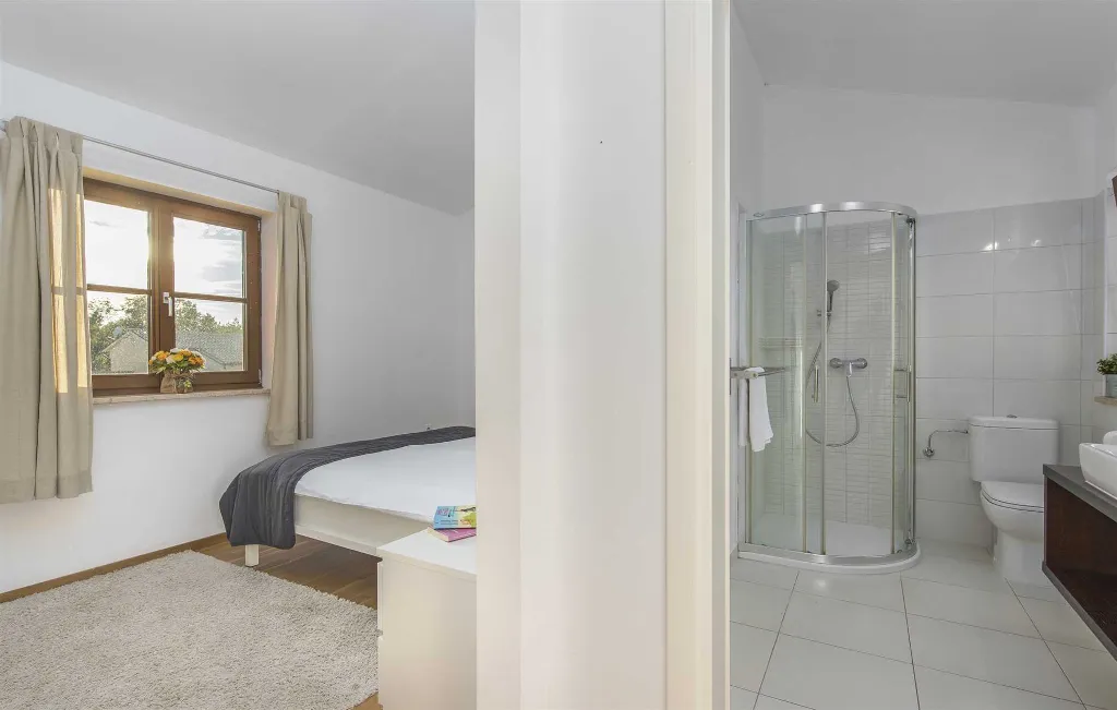 4-Bedroom Villa with Private Pool in Rojnići