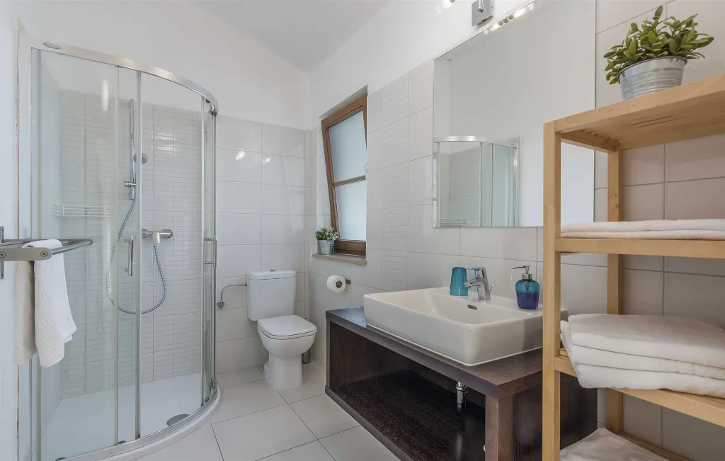 4-Bedroom Villa with Private Pool in Rojnići