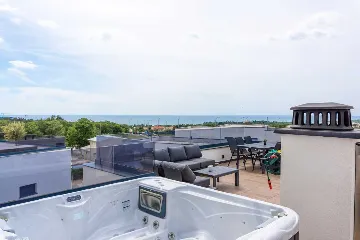 Apartment with Rooftop Terrace and Sea Views in Poreč