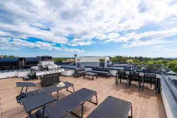 Apartment with Rooftop Terrace and Sea Views in Poreč